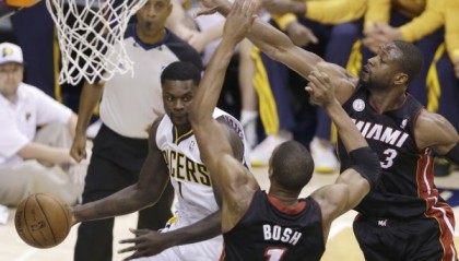  萨博尼斯两双步行者主场力克热火迎反弹