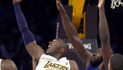  马刺战胜活塞终结十九连败  