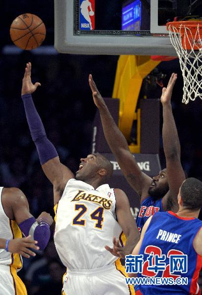  马刺战胜活塞终结十九连败  