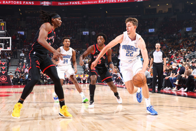  猛龙范弗利特三分绝杀助球队险胜尼克斯  