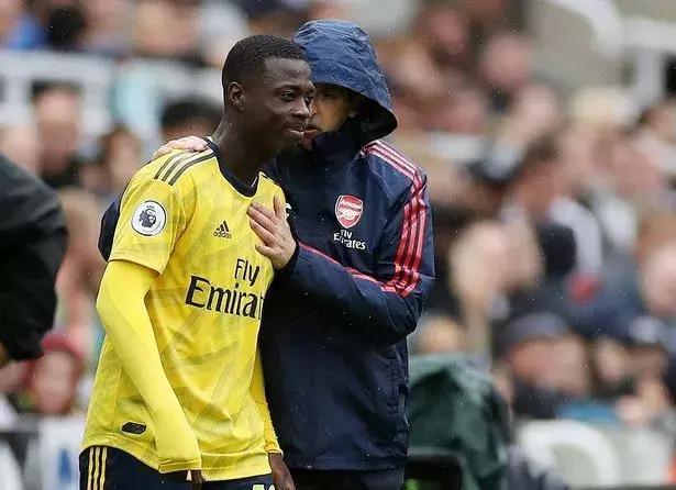  阿森纳边锋萨卡传射建功枪手主场三比一力克纽卡斯尔  